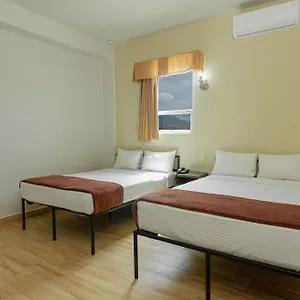 Plaza Del Arco Express Otel