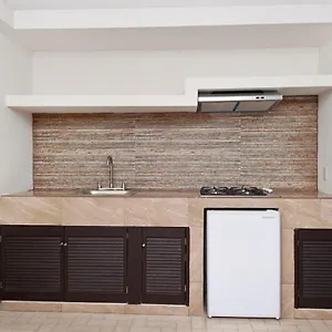 Econosuites Aparthotel 3*