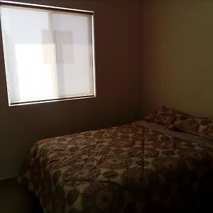 International Executive Suites Aeropuerto Homestay